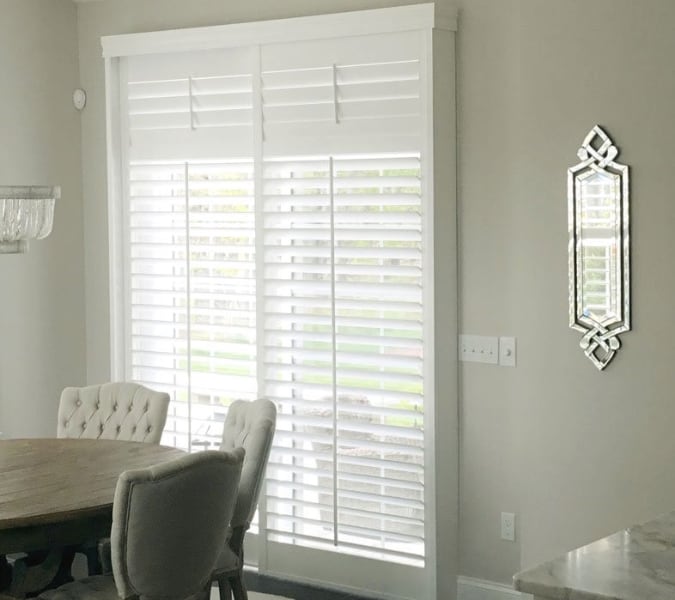 Sliding doors in a dining room